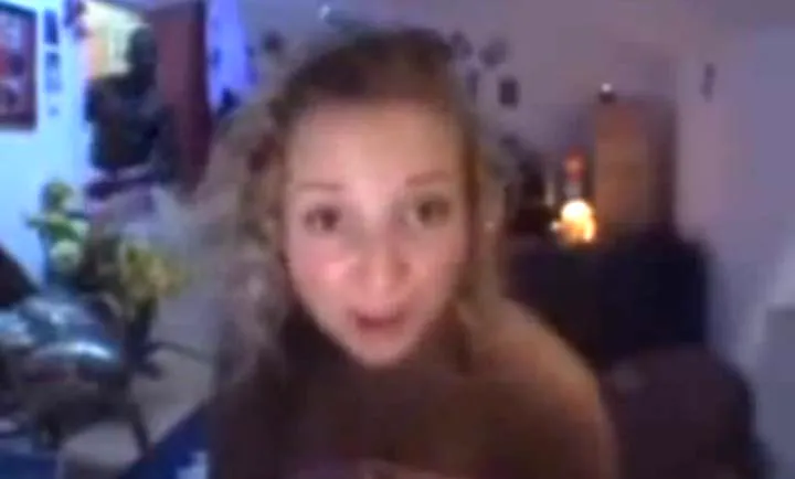 garota flagrada webcam namorado