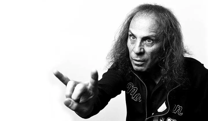 James-Ronnie-Dio_malocchio_chifres-rock (1)