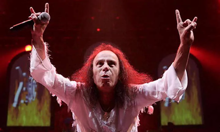 James-Ronnie-Dio_malocchio_chifres-rock (3)