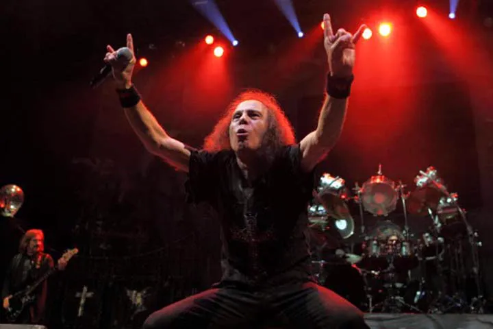 James-Ronnie-Dio_malocchio_chifres-rock (5)